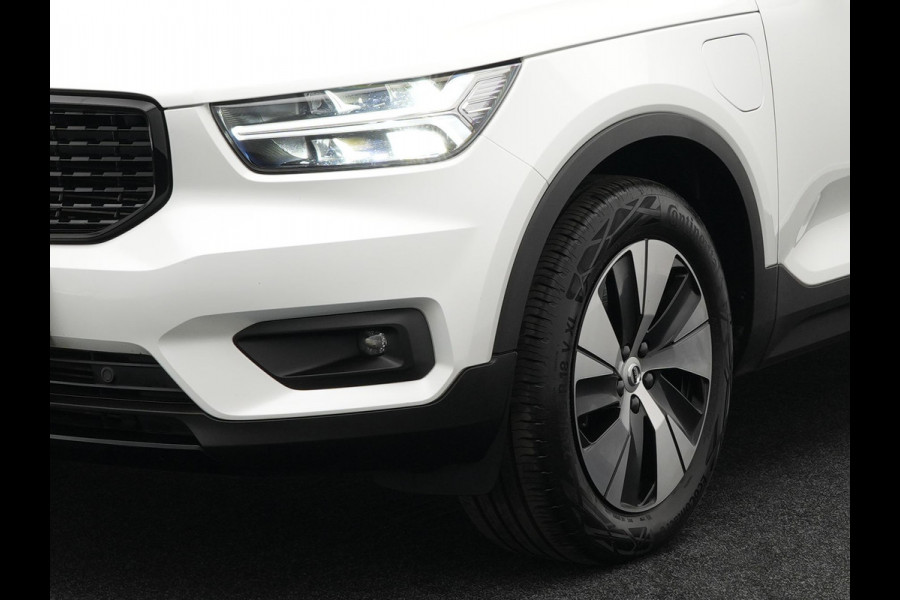 Volvo XC40 T5 Recharge R-Design Plug In Hybrid 261pk PHEV | Panodak | Trekhaak af Fabriek | Apple Carplay | Virtual | Navigatie | L.M. 18" | DAB | Cruise Control | Climate Control |