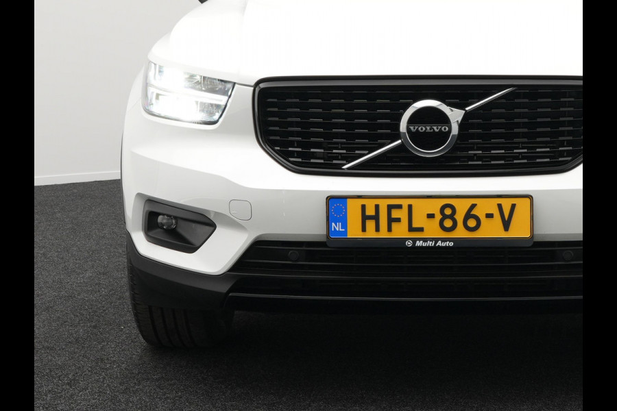 Volvo XC40 T5 Recharge R-Design Plug In Hybrid 261pk PHEV | Panodak | Trekhaak af Fabriek | Apple Carplay | Virtual | Navigatie | L.M. 18" | DAB | Cruise Control | Climate Control |