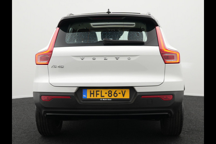 Volvo XC40 T5 Recharge R-Design Plug In Hybrid 261pk PHEV | Panodak | Trekhaak af Fabriek | Apple Carplay | Virtual | Navigatie | L.M. 18" | DAB | Cruise Control | Climate Control |