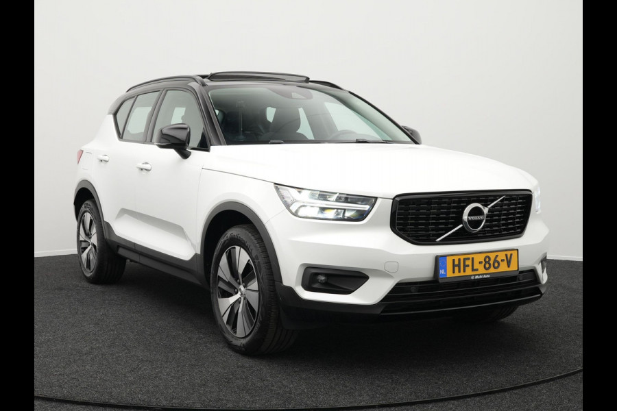 Volvo XC40 T5 Recharge R-Design Plug In Hybrid 261pk PHEV | Panodak | Trekhaak af Fabriek | Apple Carplay | Virtual | Navigatie | L.M. 18" | DAB | Cruise Control | Climate Control |