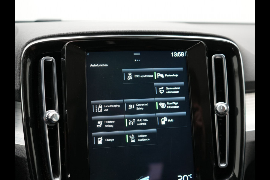 Volvo XC40 T5 Recharge R-Design Plug In Hybrid 261pk PHEV | Panodak | Trekhaak af Fabriek | Apple Carplay | Virtual | Navigatie | L.M. 18" | DAB | Cruise Control | Climate Control |