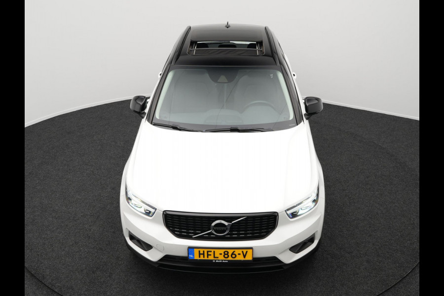 Volvo XC40 T5 Recharge R-Design Plug In Hybrid 261pk PHEV | Panodak | Trekhaak af Fabriek | Apple Carplay | Virtual | Navigatie | L.M. 18" | DAB | Cruise Control | Climate Control |