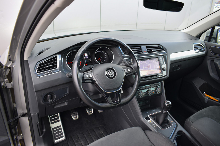 Volkswagen Tiguan 1.4 TSI ACT Comfortline Business | Trekhaak | Pano | CarPlay | Stoelverwarming