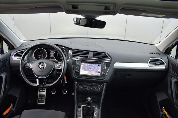 Volkswagen Tiguan 1.4 TSI ACT Comfortline Business | Trekhaak | Pano | CarPlay | Stoelverwarming