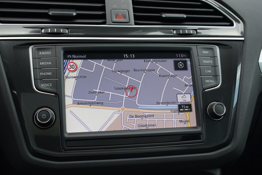 Volkswagen Tiguan 1.4 TSI ACT Comfortline Business | Trekhaak | Pano | CarPlay | Stoelverwarming