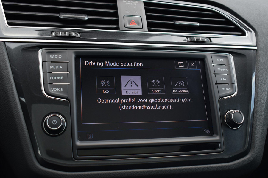 Volkswagen Tiguan 1.4 TSI ACT Comfortline Business | Trekhaak | Pano | CarPlay | Stoelverwarming