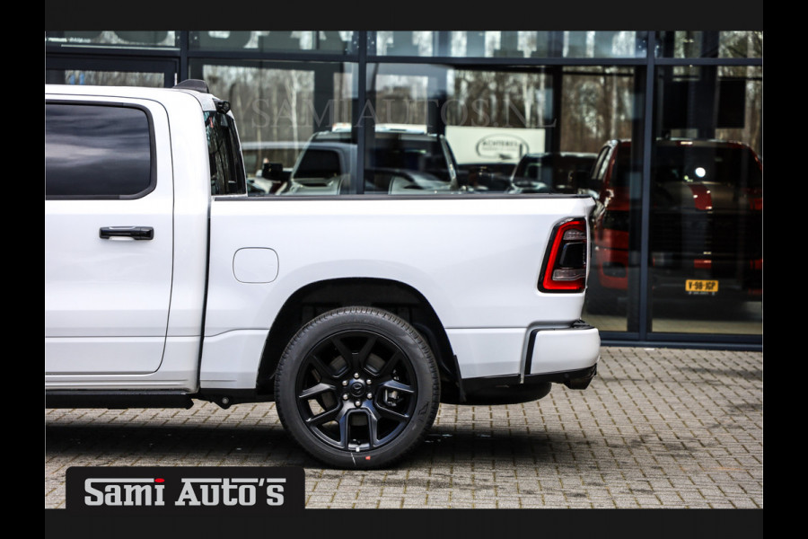 Dodge Ram 1500 LARAMIE NIGHT | NIEUW! BMP VRIJ | PANORAMA | LPG | HUD | VIRTUAL | LUCHTVERING | 360CAM | DODE HOEK | 5.7 V8 HEMI 402PK 4x4 | CREWCAB 5 PERSOONS | GRIJSKENTEKEN | VOORRAAD NR 2147 - 4802