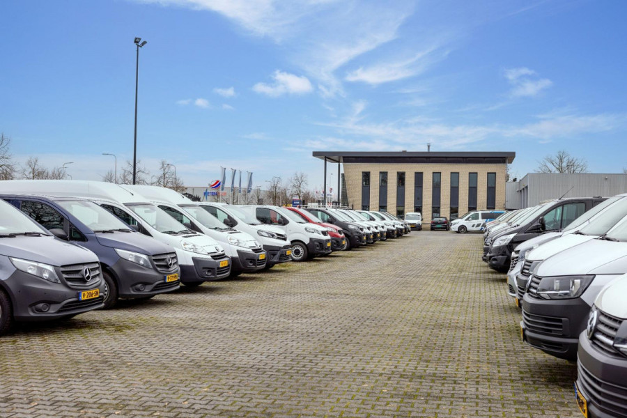 Volkswagen Crafter 35 2.0 TDI L3H3*A/C*CRUISE*3PERS*HAAK*TEL*