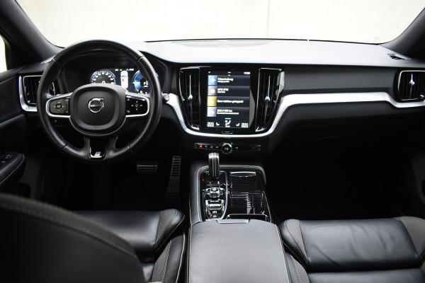 Volvo V60 T6 340PK Automaat Twin Engine AWD R-Design / Navigatie / Adaptieve Cruisecontrol / Dodehoekdetectie / Harman Kardon / Elektrische Bestuurderstoel / Trekhaak / LM Velgen /