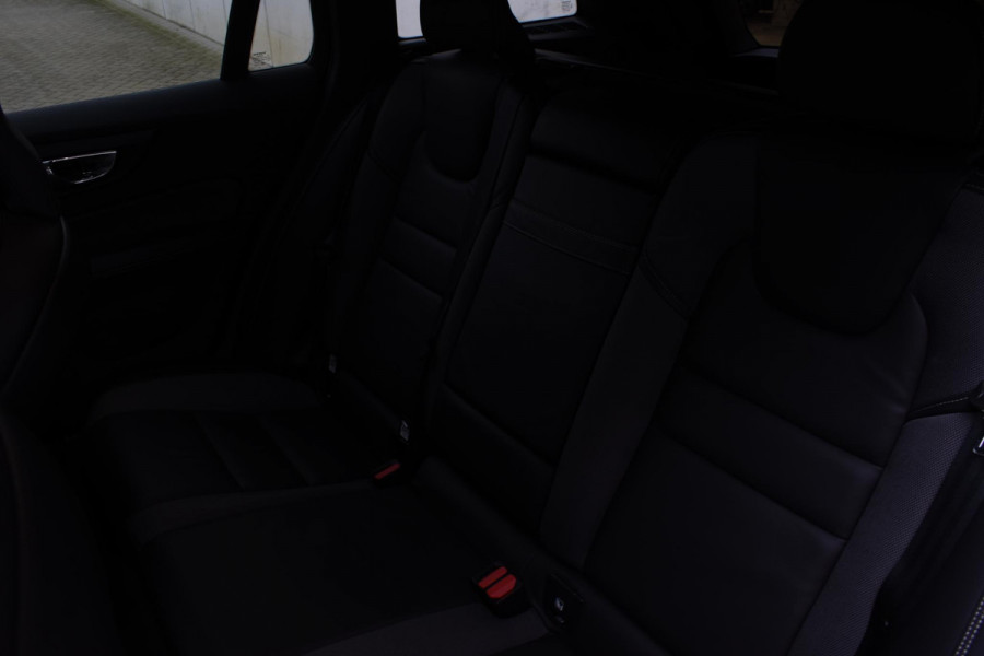 Volvo V60 T6 340PK Automaat Twin Engine AWD R-Design / Navigatie / Adaptieve Cruisecontrol / Dodehoekdetectie / Harman Kardon / Elektrische Bestuurderstoel / Trekhaak / LM Velgen /
