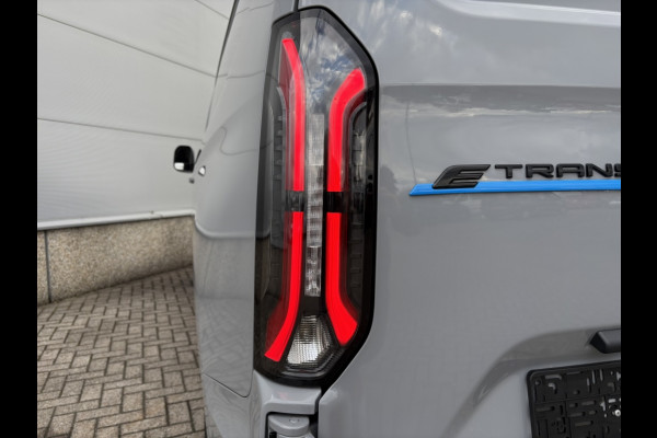 Ford E-Transit Custom 340 L2H1 Limited. 65 kWh