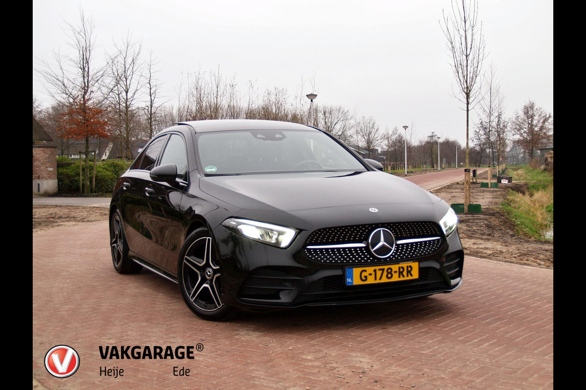 Mercedes-Benz A-Klasse 200 Business Solution AMG | Schuifdak | Nightpakket | Camera | NL-Auto |