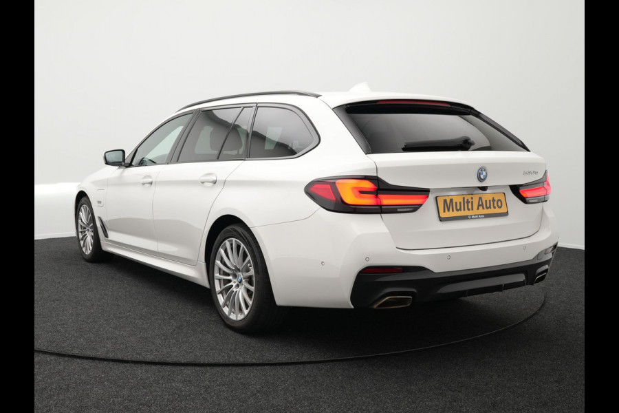 BMW 5 Serie Touring 530e M-Sport Plug In Hybrid PHEV | Adaptive Cruise | Trekhaak af Fabriek | Laser LED | Carplay | Camera | Head Up | Electrische Lederen Sportstoelen | Stuur/Stoel Verwarming |