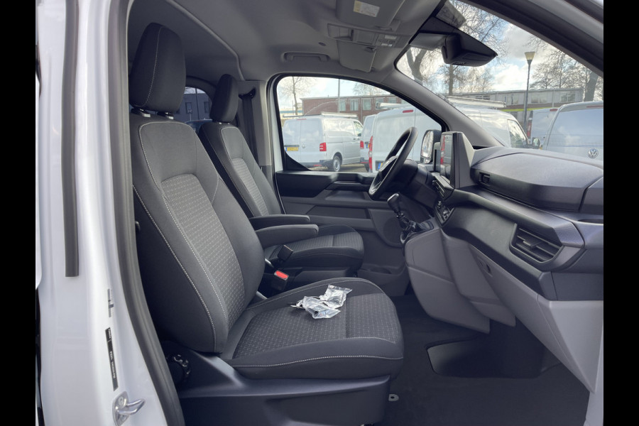 Ford Transit Custom 340 2.0 TDCI 130pk L2H1 Sport originele DC 5 persoons / rijlklaar € 42.950 ex btw / lease vanaf € 769 / 18 inch velgen 4 seizoenen banden / nieuwe bus BPM vrij !