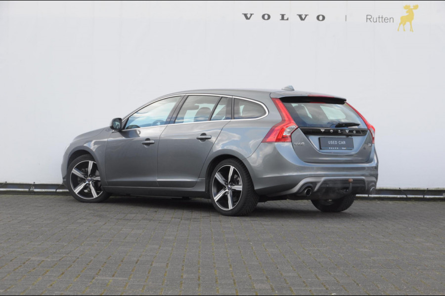 Volvo V60 T4 190PK Automaat Business Sport / Adaptieve cruise control / BLIS / Trekhaak / Leder met alcantara bekleding / Parkeersensoren met camera / Stoelverwarming / Standkachel