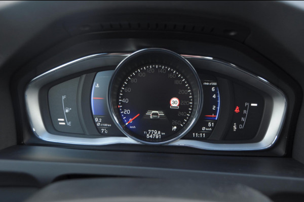 Volvo V60 T4 190PK Automaat Business Sport / Adaptieve cruise control / BLIS / Trekhaak / Leder met alcantara bekleding / Parkeersensoren met camera / Stoelverwarming / Standkachel