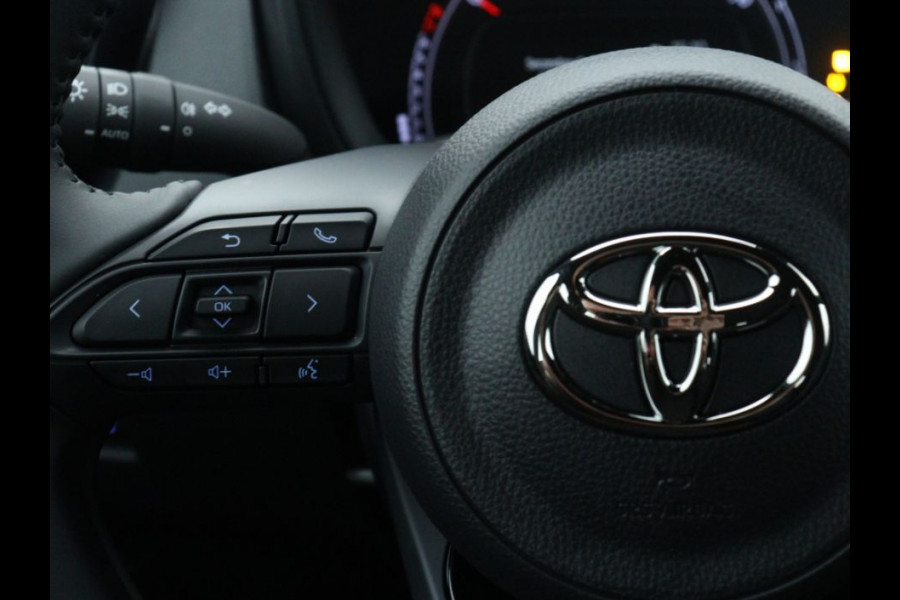 Toyota Aygo X 1.0 VVT-i MT play Ook beschikbaar in Zwart Metallic (Night Sky Metallic)