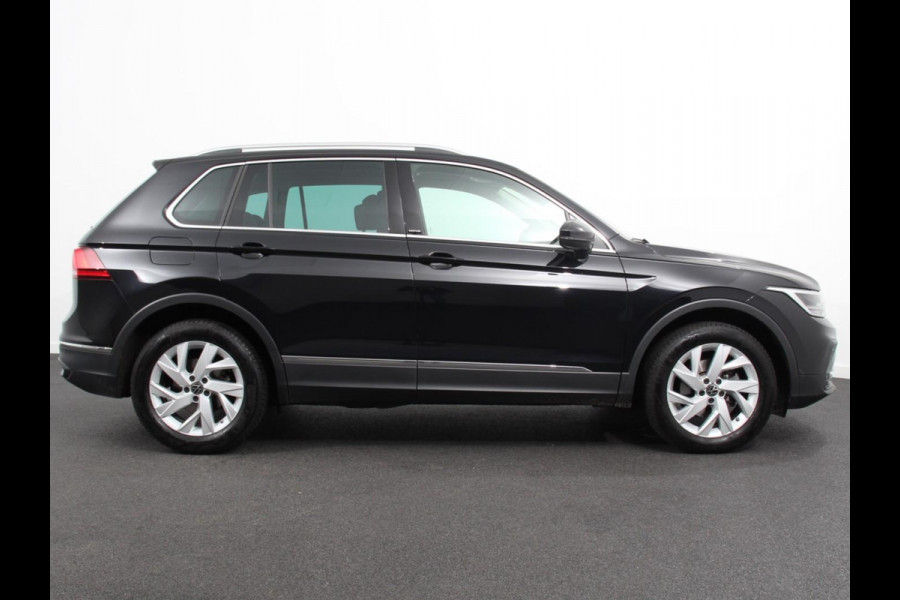 Volkswagen Tiguan 1.5 TSI 150pk DSG Move | Navigatie | Apple Carplay/Android Auto | Parkeersensoren | Camera | Adaptive Cruise Control | Elektrisch inklapbare trekhaak | Stuur- en stoelverwarming