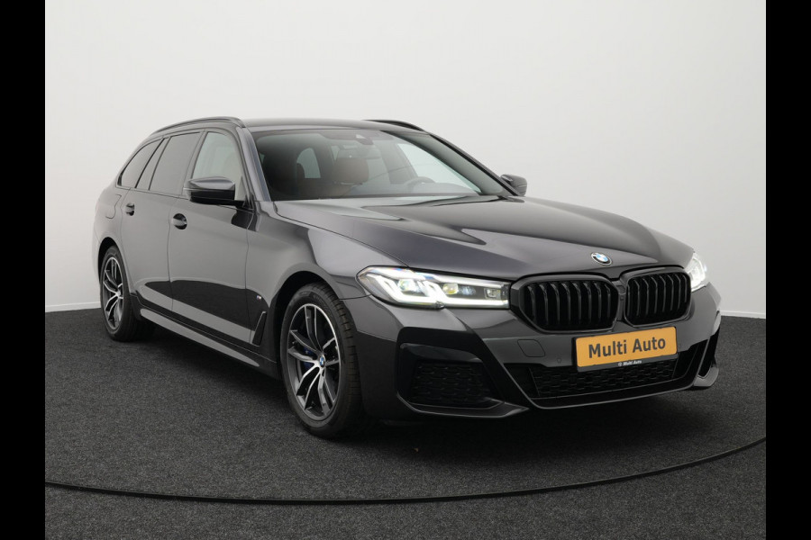 BMW 5 Serie Touring 530e xDrive M-Sport Plug In Hybrid | PHEV | Carplay | Sfeerverlichting | 360 Camera | Electrische Sportstoelen Verwarmd |  Stoelverwarming | Spraakbediening |