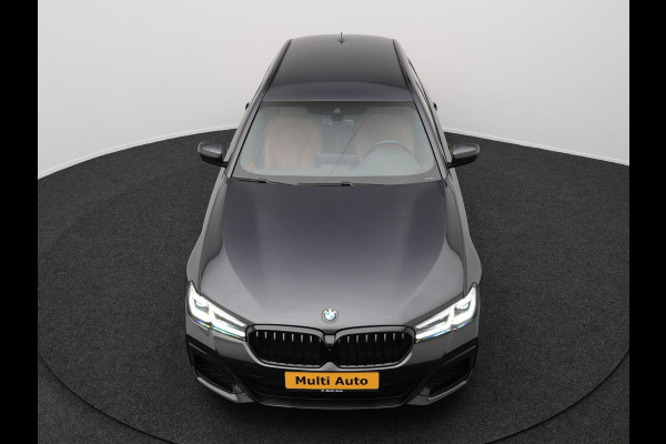 BMW 5 Serie Touring 530e xDrive M-Sport Plug In Hybrid | PHEV | Carplay | Sfeerverlichting | 360 Camera | Electrische Sportstoelen Verwarmd |  Stoelverwarming | Spraakbediening |