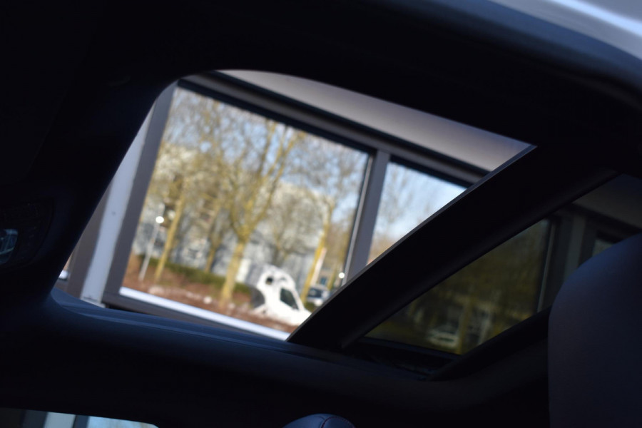 Mercedes-Benz A-Klasse 220 Premium Plus Pano Amg Sfeerverlichting