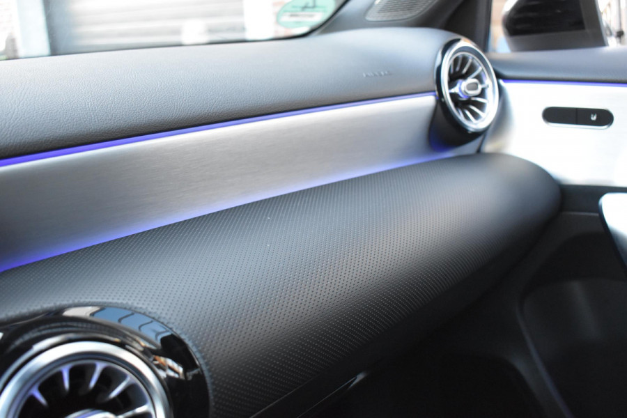 Mercedes-Benz A-Klasse 220 Premium Plus Pano Amg Sfeerverlichting