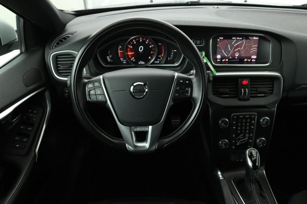 Volvo V40 2.0 T4 Sport | Stoelverwarming | Camera | Full LED | Leder/Alcantara | Navigatie | 19'' | Climate control | Bluetooth | PDC | Cruise control | R Design