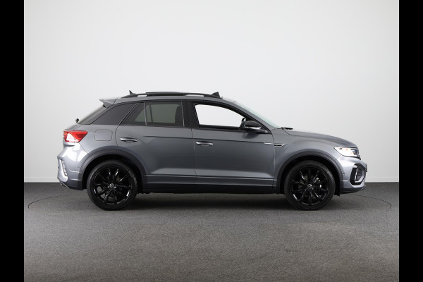 Volkswagen T-Roc 1.5 TSI R-Line 150PK Automaat (DSG) | Panorama dak | Black Style | Navigatie | Parkeercamera | El. achterklep |