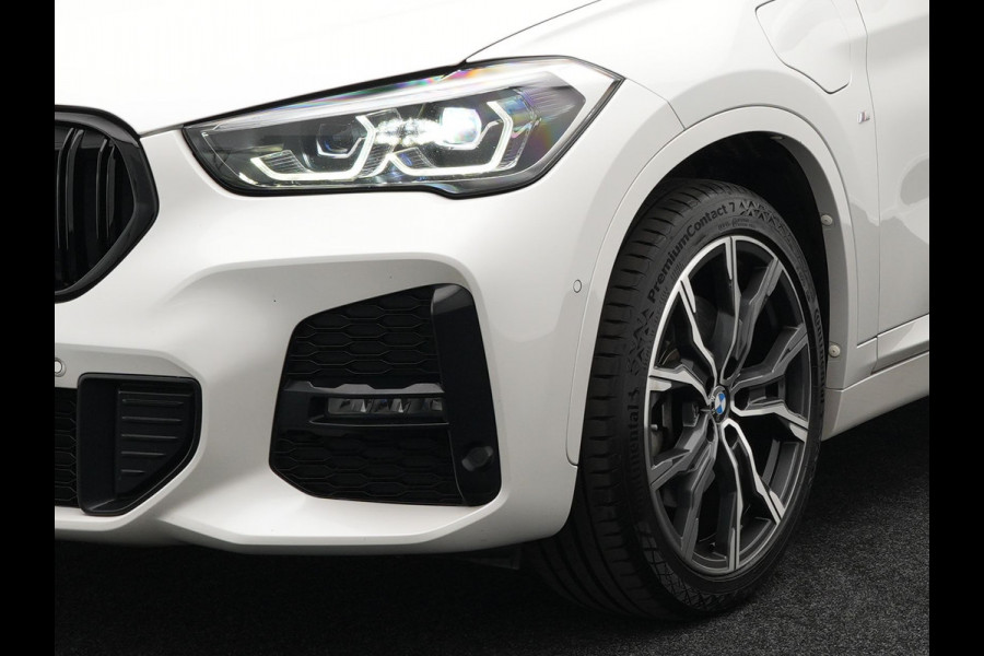 BMW X1 xDrive25e M Sport Plug In Hybrid Dealer O.H PHEV | Camera | 19"L.M | Head Up | Sportstoelen Verwarmd | DAB | Sfeerverlichting | Navi Full Map | Sportstuur |
