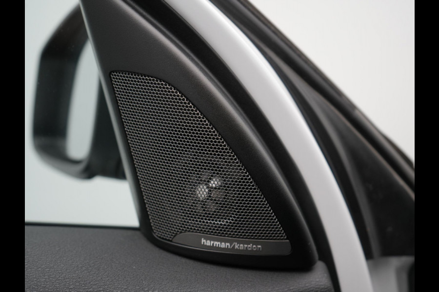 BMW X1 xDrive25e Sportline Plug in Hybrid PHEV | Panodak | Apple Carplay | 19"L.M | Lederen Sportstoelen | DAB | Harman Kardon | Head Up | Stuurverwarming |