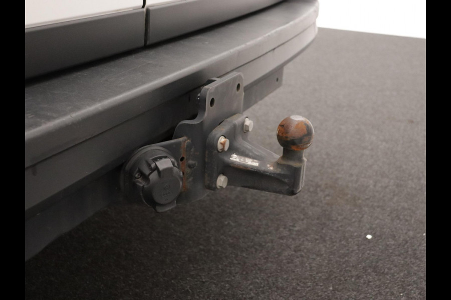 Volkswagen Crafter 30 2.0 TDI L3H3 TREKHAAK NAVI