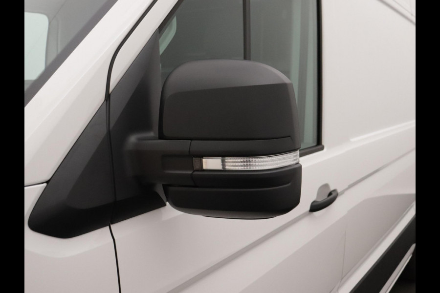 Volkswagen Crafter 30 2.0 TDI L3H3 TREKHAAK NAVI