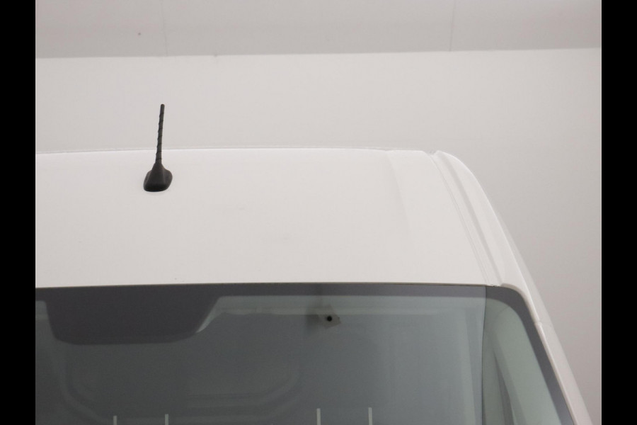 Volkswagen Crafter 30 2.0 TDI L3H3 TREKHAAK NAVI