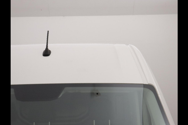 Volkswagen Crafter 30 2.0 TDI L3H3 TREKHAAK NAVI