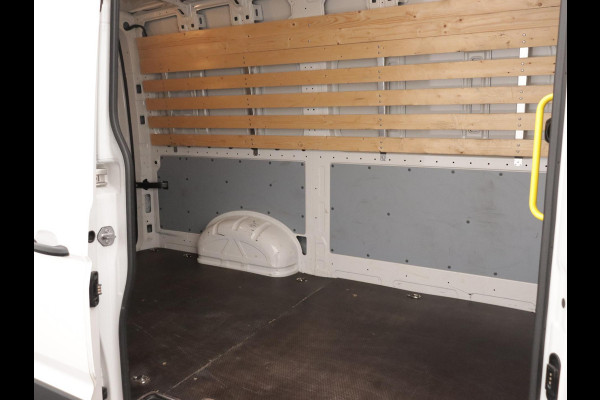 Volkswagen Crafter 30 2.0 TDI L3H3 TREKHAAK NAVI