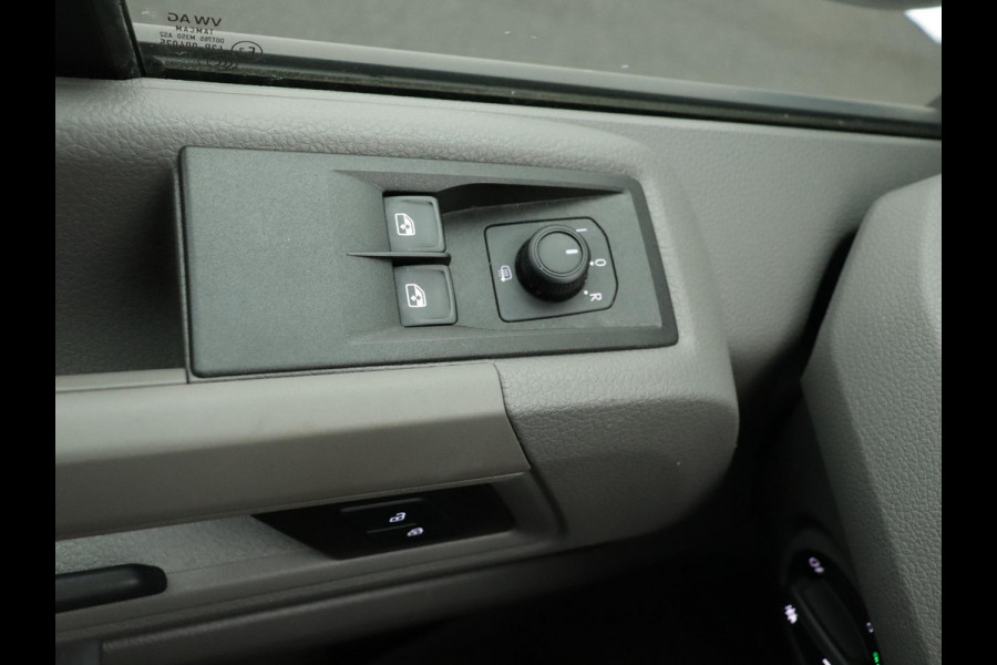Volkswagen Crafter 30 2.0 TDI L3H3 TREKHAAK NAVI