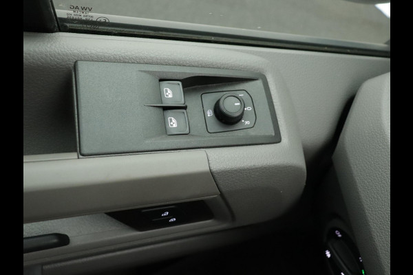 Volkswagen Crafter 30 2.0 TDI L3H3 TREKHAAK NAVI