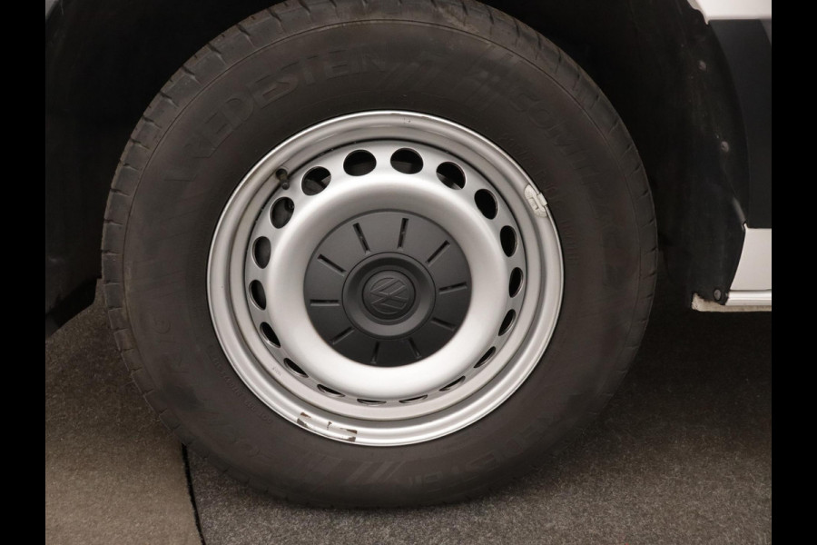 Volkswagen Crafter 30 2.0 TDI L3H3 TREKHAAK NAVI