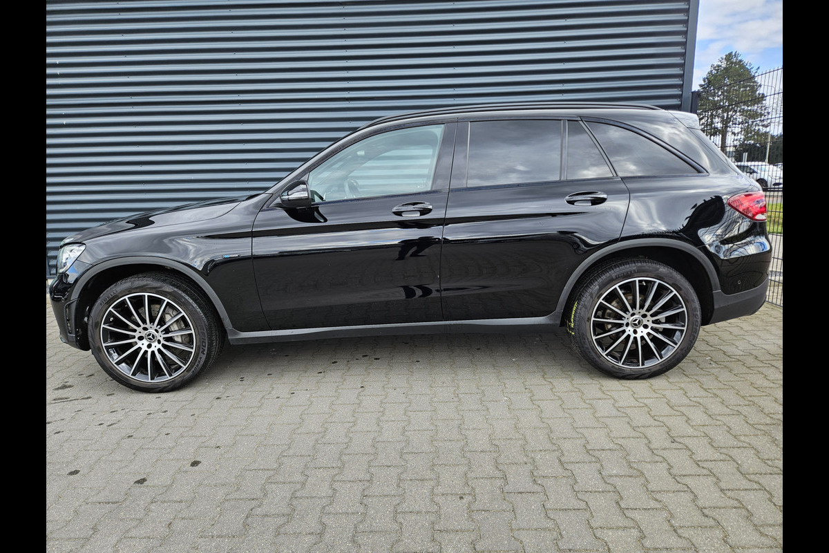 Mercedes-Benz GLC 300e 4MATIC AMG Plug In Hybrid 320pk PHEV | Burmester Sound | Virtual | 20"L.M | DAB |  Camera | Apple Carplay | Alcantara Sportstoelen | Sfeerverlichting |