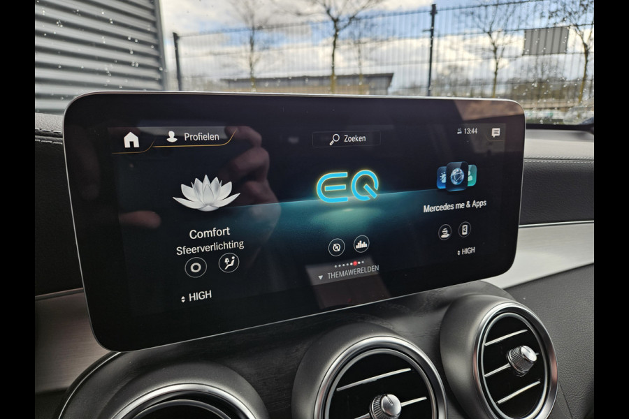 Mercedes-Benz GLC 300e 4MATIC AMG Plug In Hybrid 320pk PHEV | Burmester Sound | Virtual | 20"L.M | DAB |  Camera | Apple Carplay | Alcantara Sportstoelen | Sfeerverlichting |