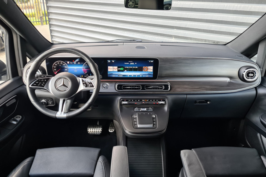 Mercedes-Benz V-Klasse 300d Extra Lang AMG-Line -Distronic-