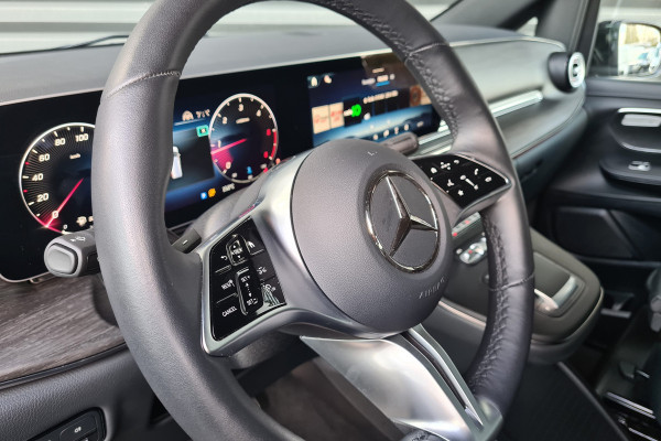 Mercedes-Benz V-Klasse 300d Extra Lang AMG-Line -Distronic-