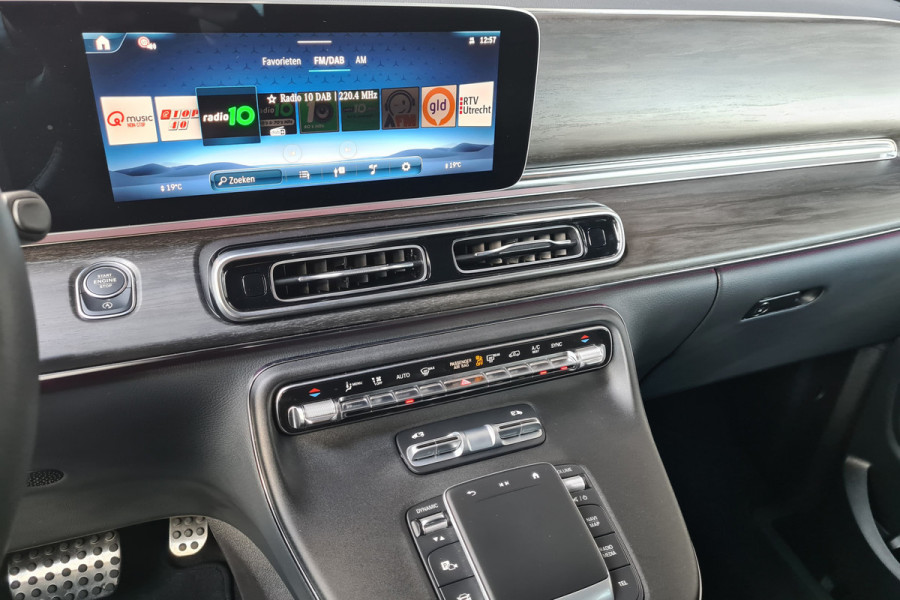 Mercedes-Benz V-Klasse 300d Extra Lang AMG-Line -Distronic-