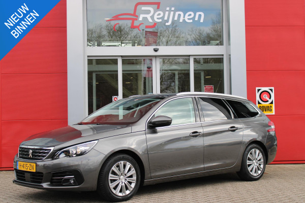 Peugeot 308 SW 1.2 130PK ALLURE | TREKHAAK | PANORAMA DAK | NAVIGATIE | APPLE CARPLAY/ANDROID AUTO | CLIAMTE CONTROL | ADAPTIVE CRUISE CONTROL | PARKEERSENSOREN VOOR EN ACHTER | LICHTMETALEN VELGEN | DAB+ RADIO | ALL SEASON BANDEN |