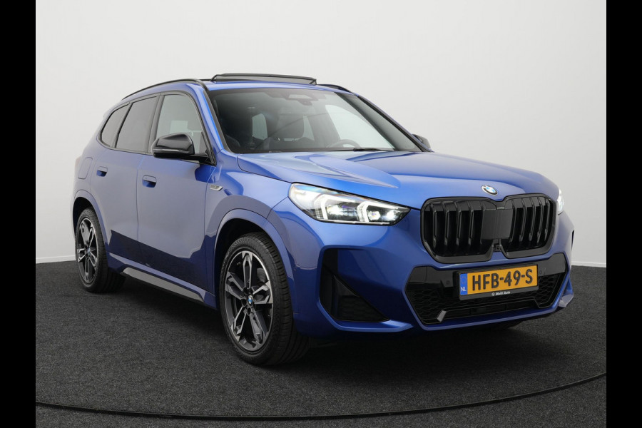 BMW X1 xDrive30e M Sport Plug-in Hybrid Nieuw Model PHEV | Facelift | Trekhaak af fabriek | Panodak | Head Up | Harman Kardon | Adaptive Cruise | 360 Camera | Memory | 19 Inch