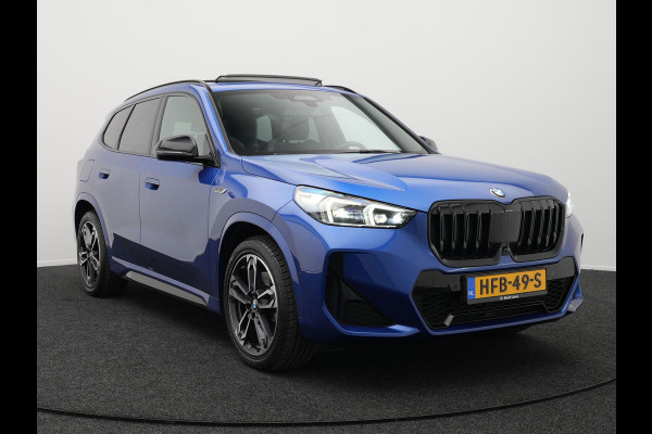 BMW X1 xDrive30e M Sport Plug-in Hybrid Nieuw Model PHEV | Facelift | Trekhaak af fabriek | Panodak | Head Up | Harman Kardon | Adaptive Cruise | 360 Camera | Memory | 19 Inch