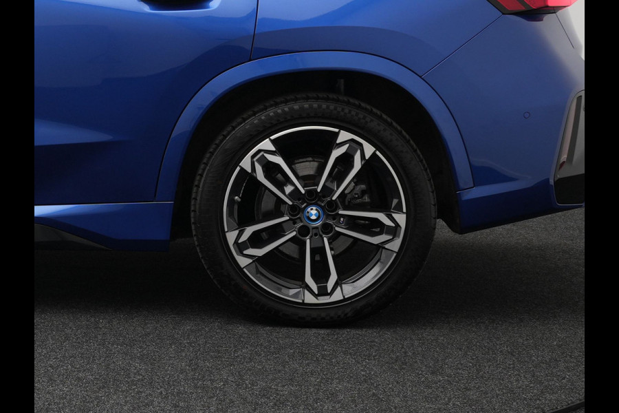 BMW X1 xDrive30e M Sport Plug-in Hybrid Nieuw Model PHEV | Facelift | Trekhaak af fabriek | Panodak | Head Up | Harman Kardon | Adaptive Cruise | 360 Camera | Memory | 19 Inch