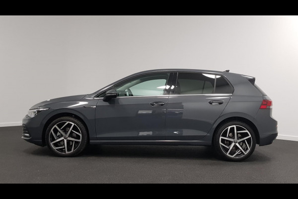 Volkswagen Golf 1.5 eTSI 150pk DSG Style | DEMO ! | Navigatie | Climate Control | Camera | Parkeer sensoren | 18" LMV| Led | Keyless entry | Stoelverwarming