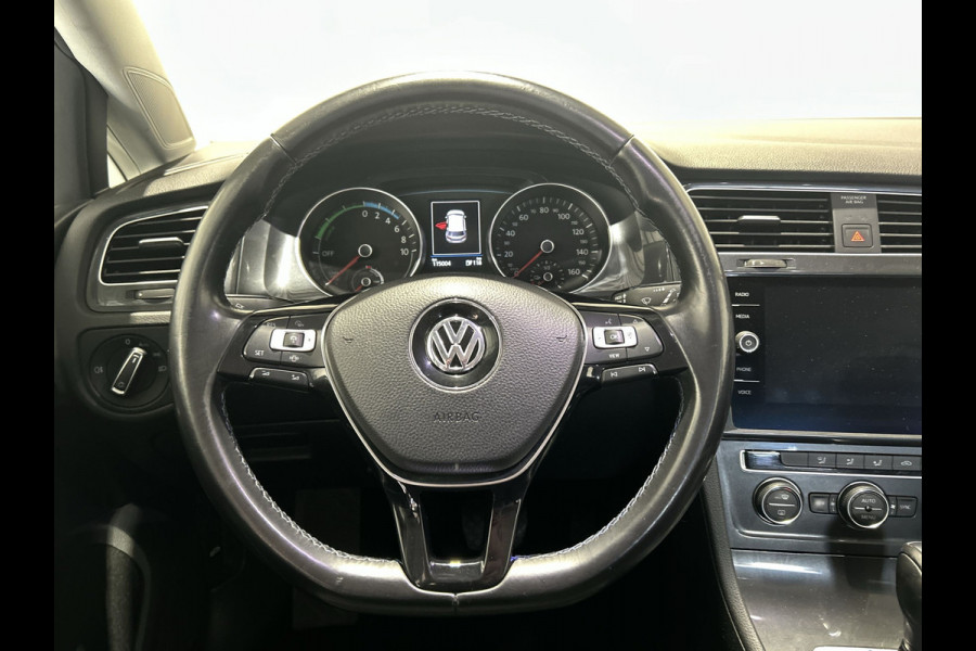 Volkswagen e-Golf E-DITION | Adaptieve cruise control | Lederen bekleding | Parkeersensoren voor en achter  SoH (batterijcheck) 86.49 % score!