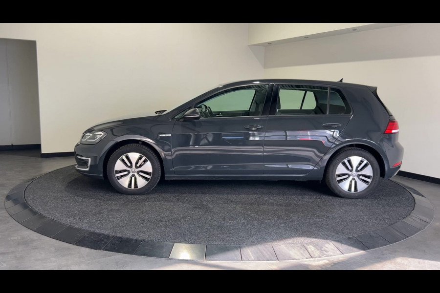 Volkswagen e-Golf E-DITION | Adaptieve cruise control | Lederen bekleding | Parkeersensoren voor en achter  SoH (batterijcheck) 86.49 % score!